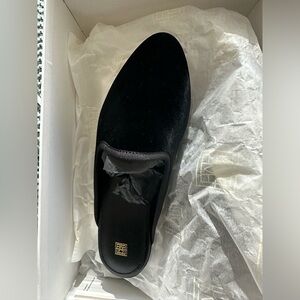 NEW Toteme Mules in black